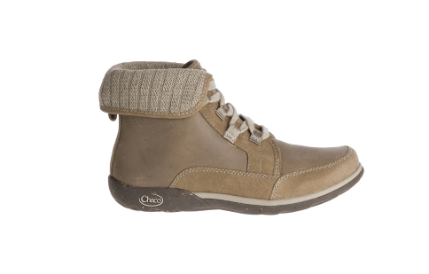 Best Hiking Boots for Women with Narrow Feet On The Pacific SouthWest Trails Outdoor Adventure RV Travel Blog AOWANDERS Travel Blog