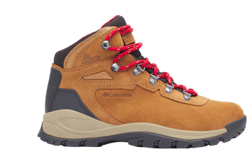 Best Hiking Boots for Women with Narrow Feet On The Pacific SouthWest Trails Outdoor Adventure RV Travel Blog AOWANDERS Travel Blog